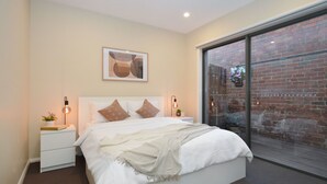 2 bedrooms, iron/ironing board, free WiFi, bed sheets - Luxury Townhouse Stay by Megadu (Preston)