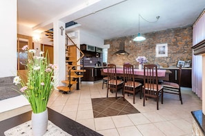 House | Dining - Three Bedroom House With Swimming Pool (Promina)