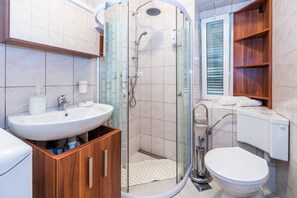 Casa | Baño | Secadora de cabello, batas, pantuflas 