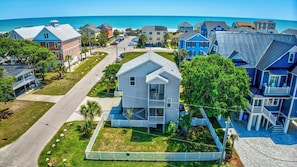 Exterior - Beautiful 4 Bedroom, 3 Bath Home with Outdoor Entertaining Area (Surfside Beach)