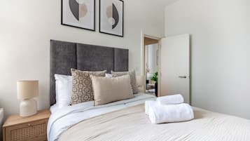 City Apartment, 1 Bedroom, Non Smoking | 1 bedroom, iron/ironing board, cribs/infant beds, free WiFi