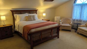 Individually decorated, individually furnished, laptop workspace