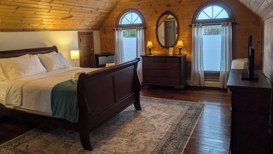 The Carriage House Inn Bed and Breakfast
