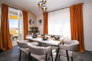 Apartment | Dining - 2-bedroom Coastal Apartment in Vodice (Vodice)