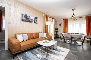 Apartment | Living room - 2-bedroom Coastal Apartment in Vodice (Vodice)