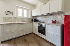 Fridge, microwave, oven, stovetop