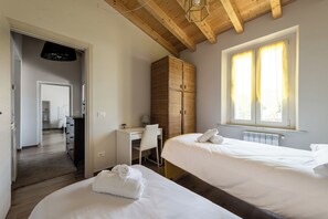 4 bedrooms, in-room safe, desk, iron/ironing board - The Little Villa With Garden(4 rooms, Free Parking) (Lucca)