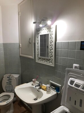 Doccia, sapone, carta igienica
