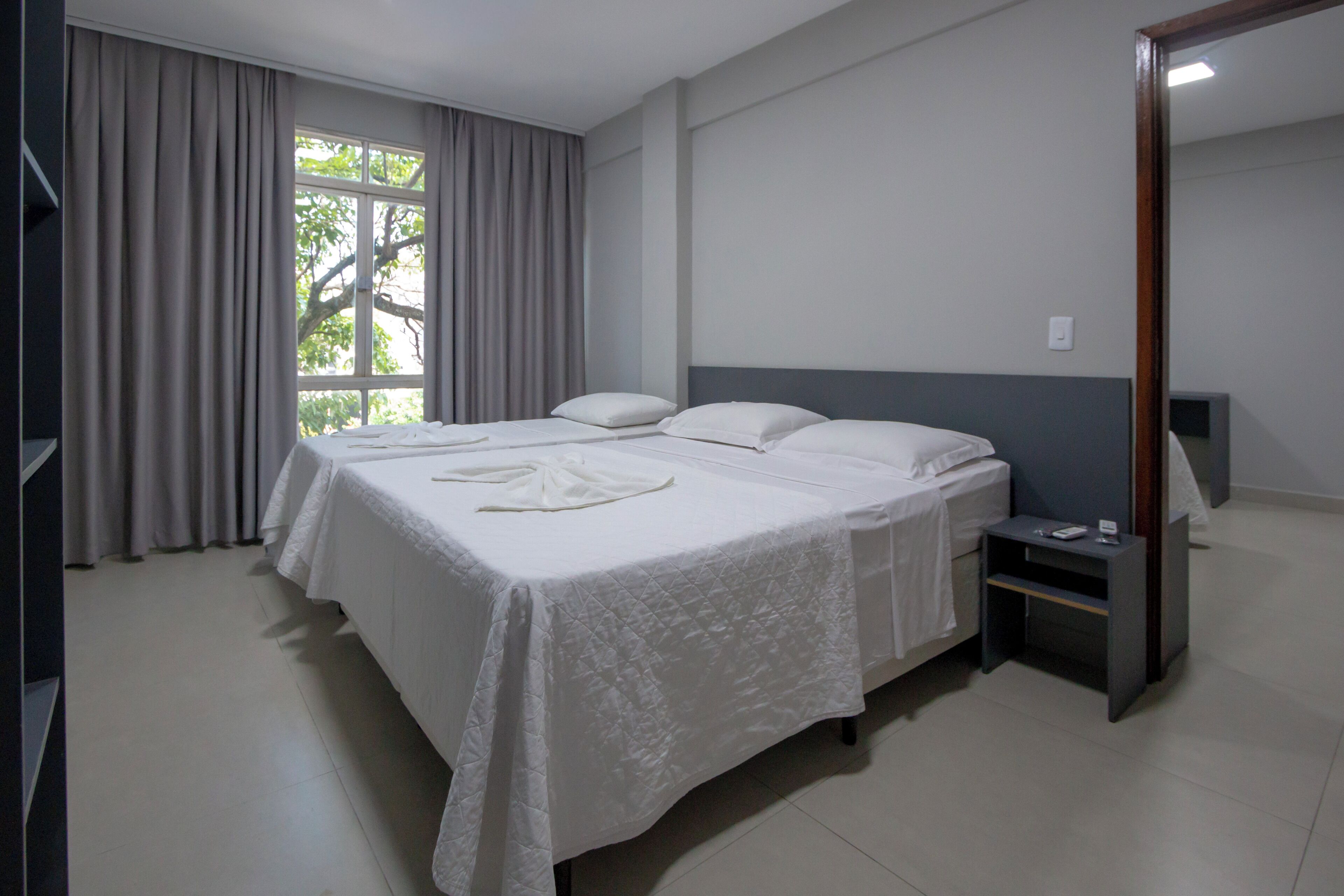 Suite estudio superior, vistas a la ciudad | Wifi gratis y ropa de cama