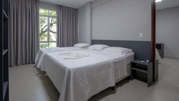 Suíte estúdio superior, vista para a cidade | Wi-Fi de cortesia, roupa de cama