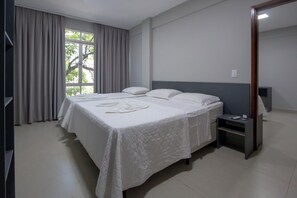 Suite estudio superior, vistas a la ciudad | Wifi gratis y ropa de cama