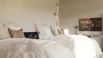 Superior Studio Suite, City View | Free WiFi, bed sheets