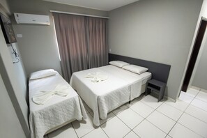 Chambre triple exécutive | Accès au Wi-Fi (inclus), literie fournie