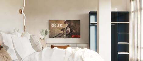 Superior Studio Suite, City View | Free WiFi, bed sheets