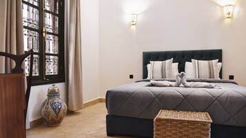 3 bedrooms, desk, iron/ironing board, travel crib