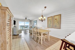 Dining - 2 Bedroom Condo Oceanfront Paradise! Free Beach Chairs (Panama City Beach)