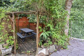 Cottage | Garden - Cottage in Rowen by River & Pet-friendly Trails (Conwy)