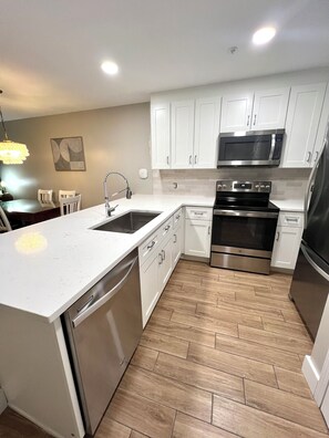 Fridge, microwave, oven, stovetop - GULF VIEWS, SLEEPS 8, BEACH SERVICE INC! (Miramar Beach)