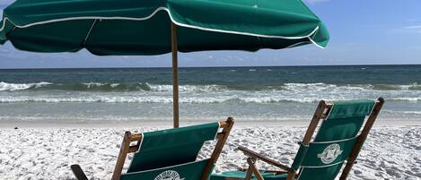 Camastros y toallas de playa