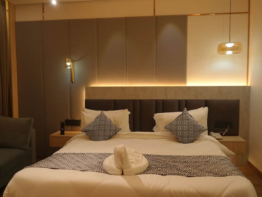 Superior Room, City View | Desk, laptop workspace, free WiFi, bed sheets