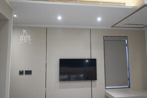 Shower, free toiletries, towels, soap - Raam Leela Hotel (Faizabad)