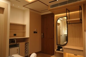 Superior Room, City View | Desk, laptop workspace, free WiFi, bed sheets