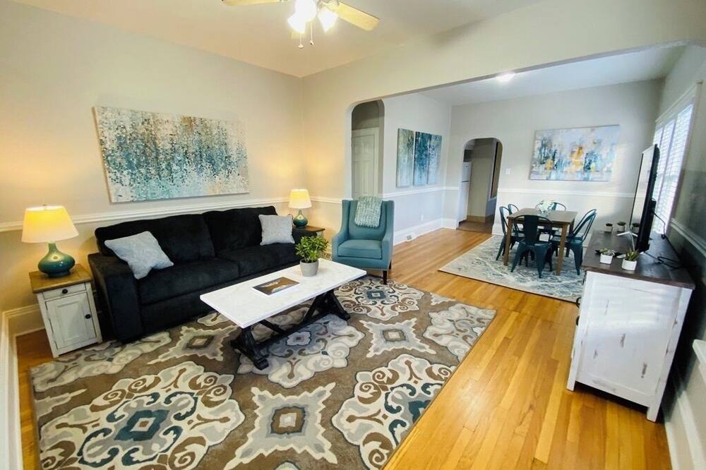 The Bungalow Retreat by UNC - Free Bikes! - Greeley, CO
