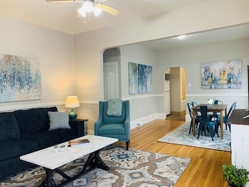 The Bungalow Retreat by UNC - Free Bikes!