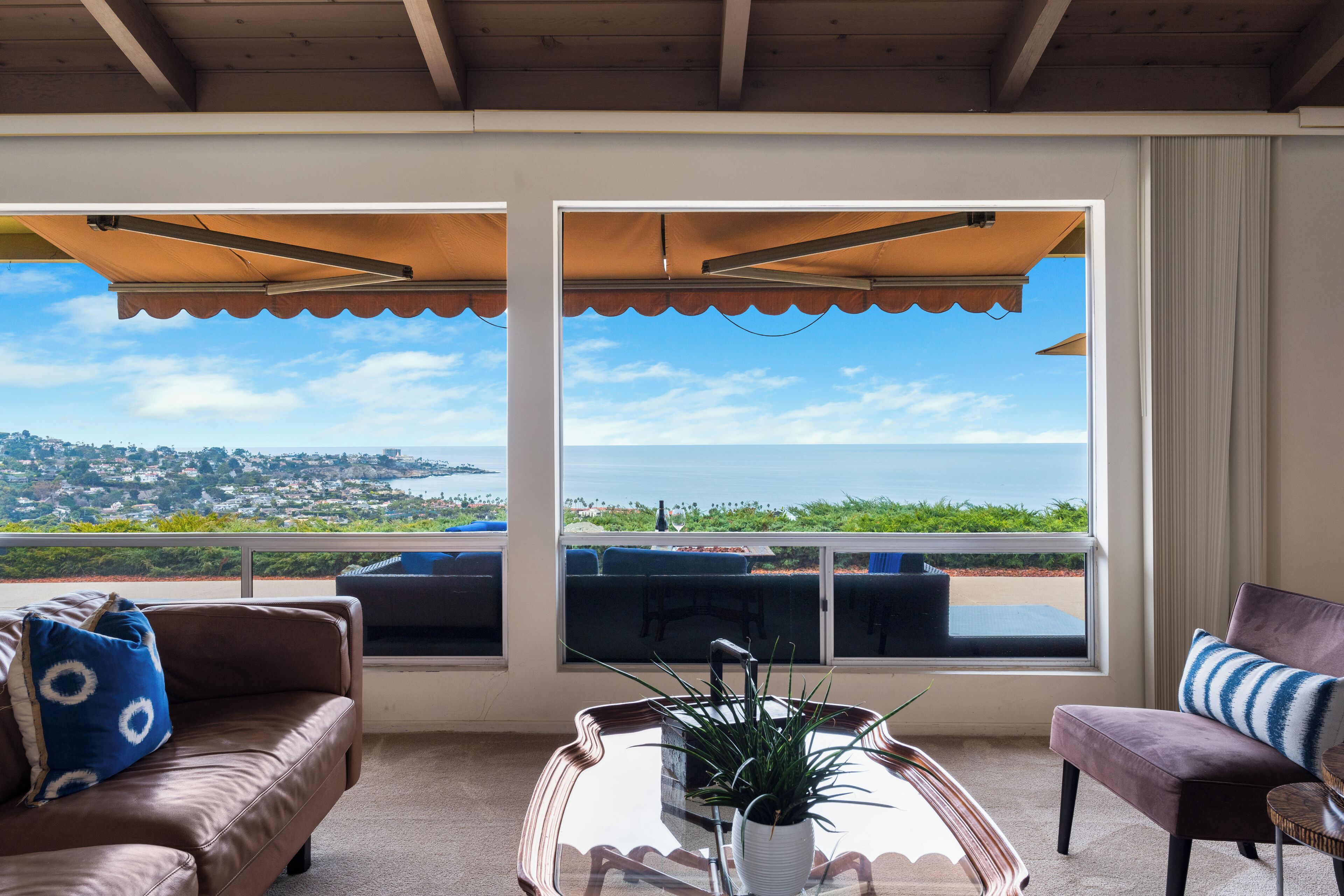 Smart TV, stereo, offices