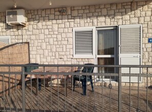 Apartment (One-Bedroom Apartment With Sea View A) | Terrace/patio - Apartments Ruzarija (Marina)