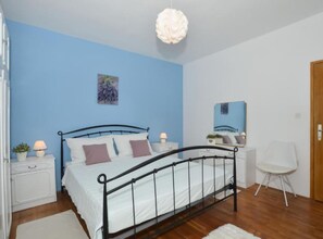 아파트 (Two Bedroom Apartment with Balcony A1) | 5 개의 침실, 유아용 침대