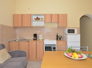 Lägenhet (Two Bedroom Apartment with Balcony A1) | Eget kök | Kylskåp