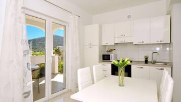 House (Two Bedroom House) | Private kitchen | Fridge, cookware/dishes/utensils