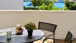 Rumah (Two Bedroom House) | Balkon