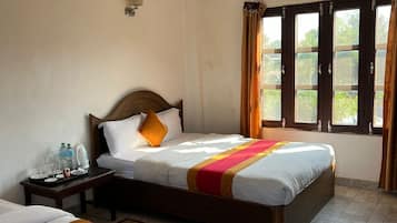 Camera Deluxe con letto matrimoniale o 2 letti singoli, balcone, vista giardino | Una scrivania, Wi-Fi gratuito