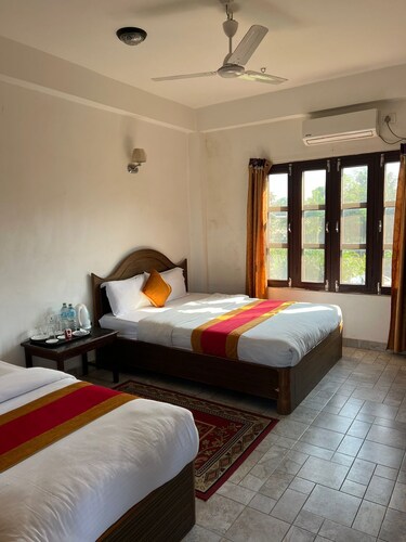 Chitwan Park Village 