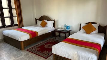 Camera Deluxe con letto matrimoniale o 2 letti singoli, balcone, vista giardino | Una scrivania, Wi-Fi gratuito