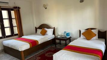 Deluxe Double or Twin Room, Balcony, Garden View | Desk, free WiFi
