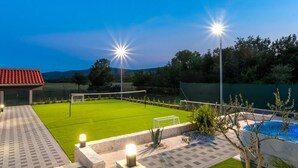 Villa (Villa Tomić Drniš - Siverić) | Utendørs lekeområde for barn