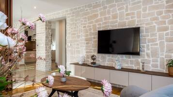 Villa (Villa Tomić Drniš - Siverić) | Interior