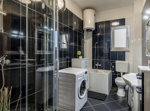 Apartment (One-Bedroom Apartment With Garden Vie) | Bathroom - Perla Charming Apartment No1 (Kastela)