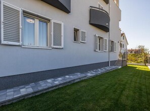 Departamento (One-Bedroom Apartment With Garden Vie) | Exterior