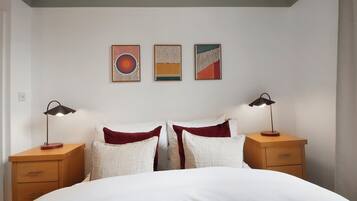 1 makuuhuone, työpöytä, silitysrauta/-lauta, Wi-Fi