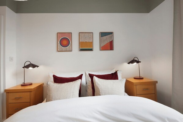 1 makuuhuone, työpöytä, silitysrauta/-lauta, Wi-Fi