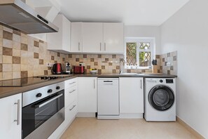 Refrigerador, horno, parrilla de estufa y lavavajillas 