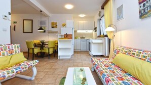 Leilighet, 1 soverom, terrasse | Oppholdsrom