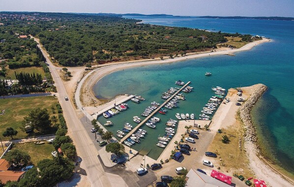 Apartment, 1 Bedroom, Terrace | Exterior - Stylish Flat With Pool Access and Fully Equipped Spaces (Vodnjan)