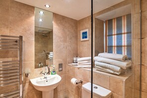 Apartment | Bathroom | Towels