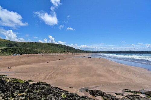 Pet-friendly Apartment With sea View