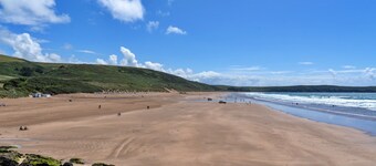 Pet-friendly Apartment With sea View